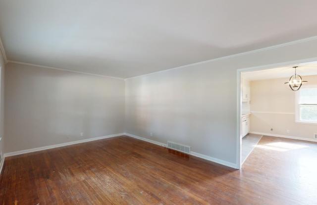 Photo of Ranch home close to Parkway