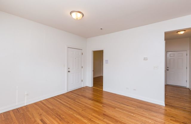 4050-4060 N Milwaukee