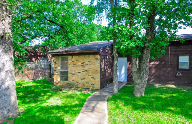 922 Navarro Dr