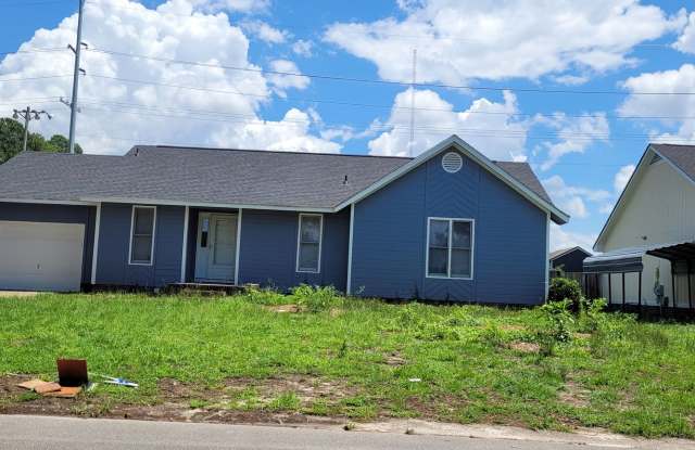 Photo of Clean 3 bedrooms, 2 baths, single garage w/remote control, and fenced yard!!