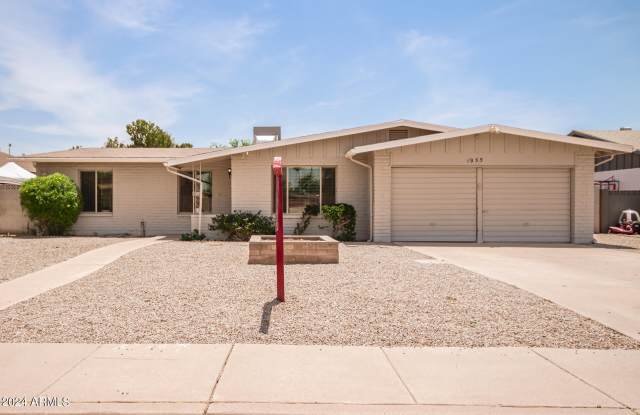 1955 E ALAMEDA Drive