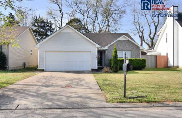 Adorable 3 bd house in the heart of Murfreesboro! Attached Garage!