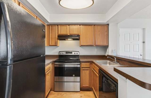 ONE BEDROOM ONE BATHROOM!! WATERFRONT COMMUNITY!