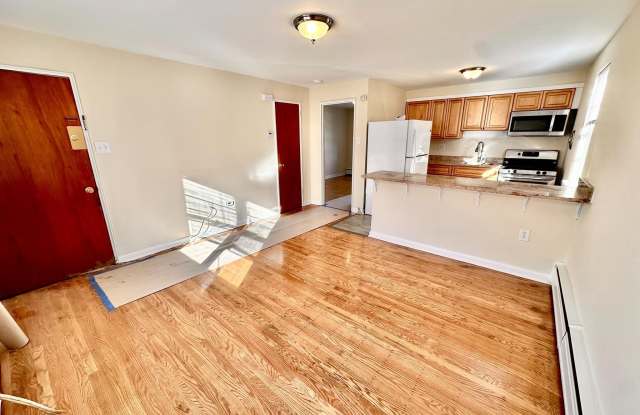 5914 HOUGHTON Street unit: 1