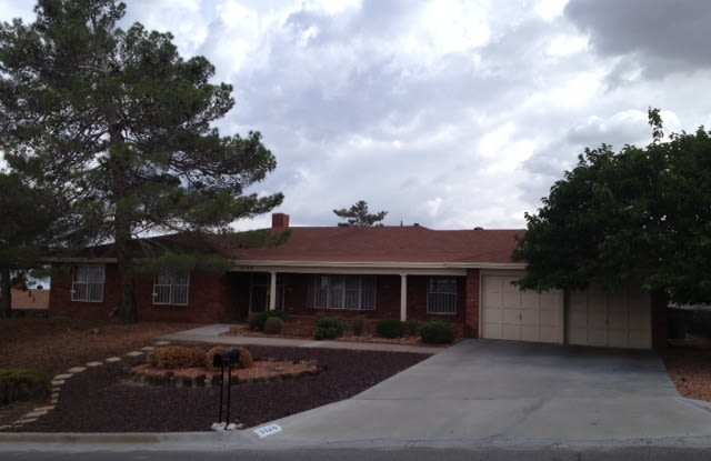 Mountain Park 4bed/3bath with Refrig A/C Pool and Mountain Views!