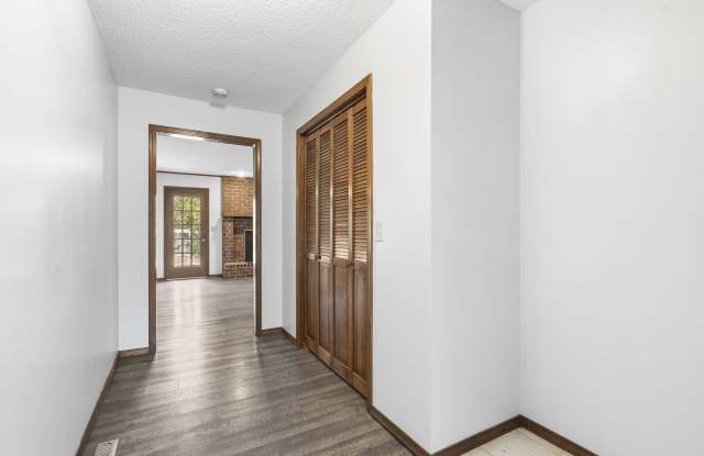 3225 S Kimbrough Court