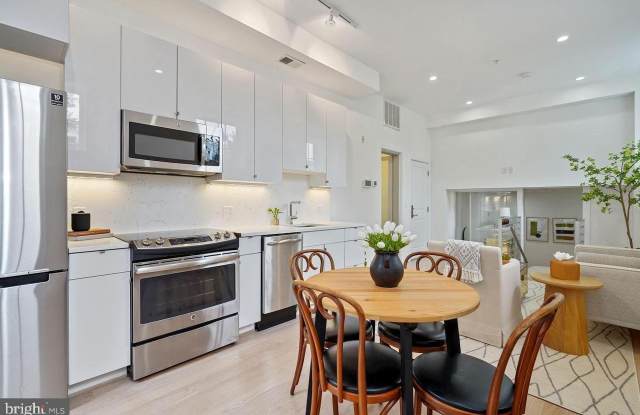 1211 G Street SE unit: 1