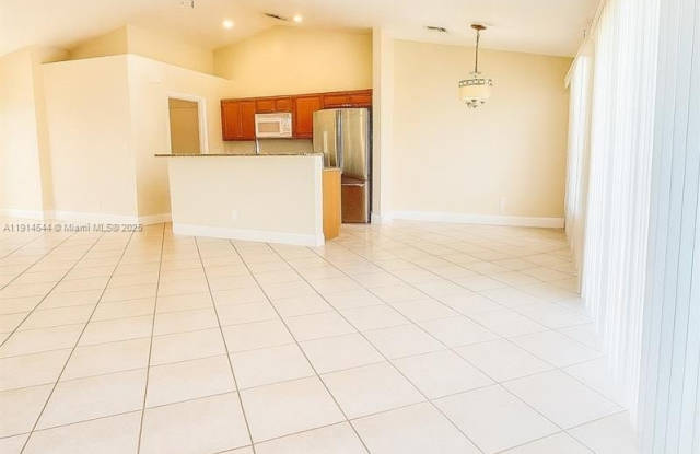 Photo of 2037 NE 24 terr