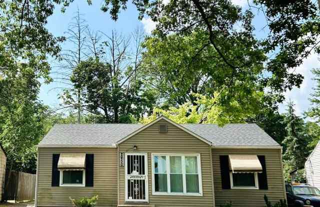 Bright  Convenient 3-Bedroom Home – 2450 Greenvale Rd