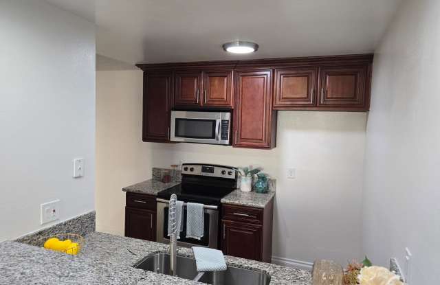 Downstairs 1 Bedroom Unit with Front Patio in Orange