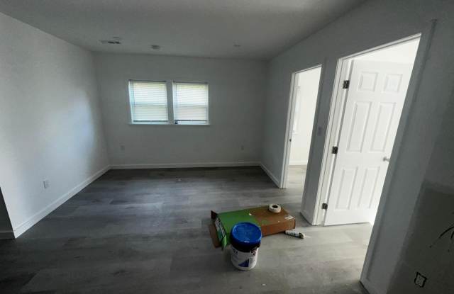 Photo of 408 Chaplin Street Southeast - 4