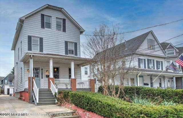 610 1/2 5th Avenue unit: 3 (3Rd Floor)