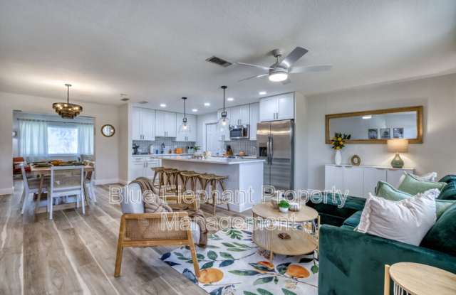 2906 22nd Ave W