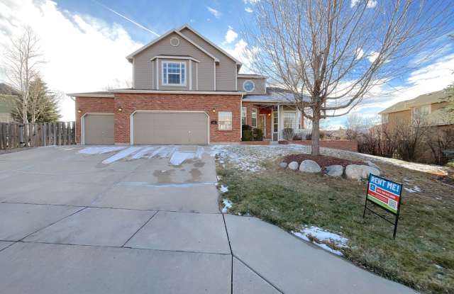 5 Bedroom Home Available Near Rangewood Dr  Vickers Dr!