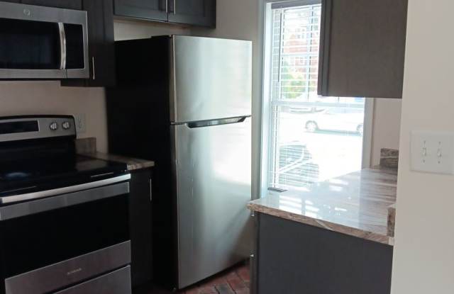 Heart of 14th ST / 3 bedroom 2 Bath 515 14th St NW Apt B