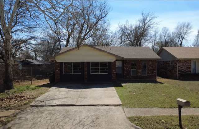 Beautiful, spacious home in Del City - corner lot!