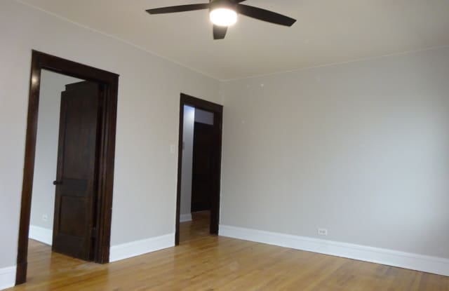 5259 W Montrose Avenue