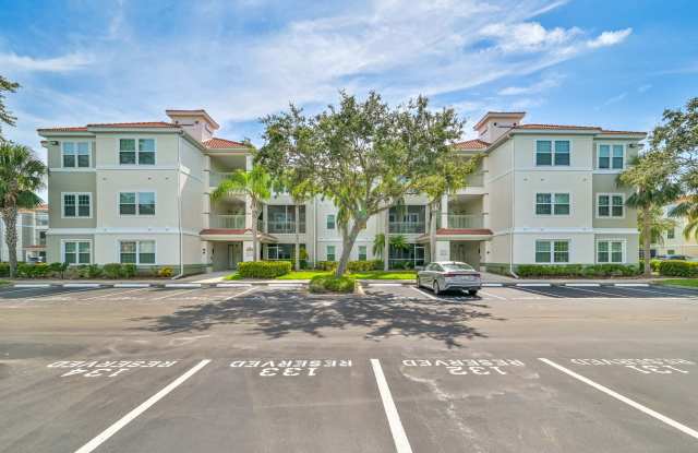 FIRST FLOOR CONDO ~ Walking Distance to Coconut Mall