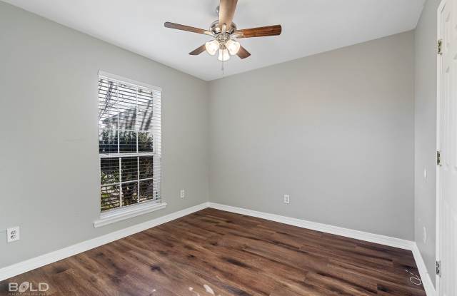 3 Bedroom 2 bath Brick Home!