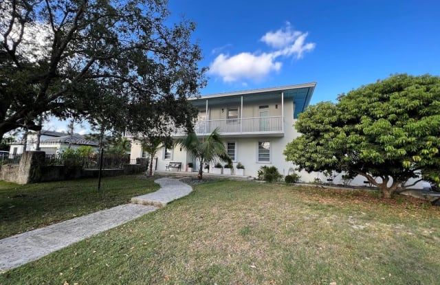 17501 SW 93rd Pl - 17501 Southwest 93rd Place, Palmetto Bay, FL 33157