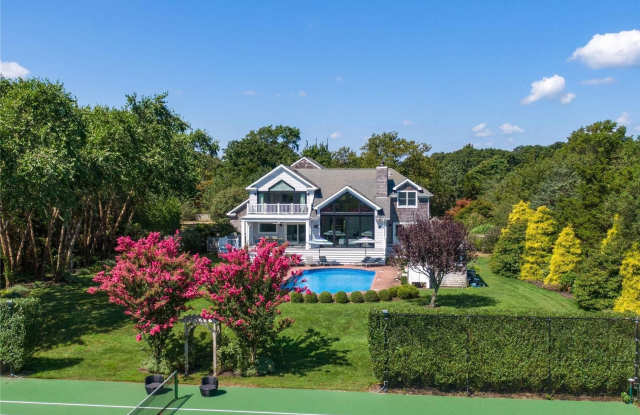 Photo of 18 Remsen Lane