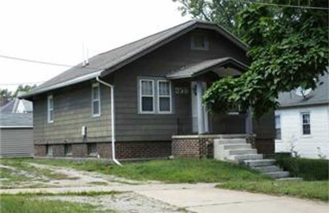 2 BR  2 BA  House