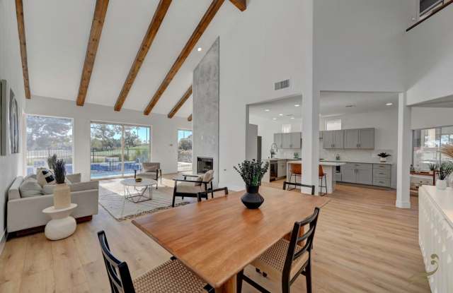3 Bedroom, 2.5 Bath Golf Course Home in Guard-Gated Canyon Gate
