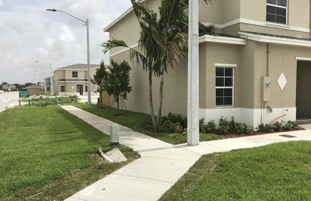 561 NE 5th St - 561 NE 5th St, Florida City, FL 33034