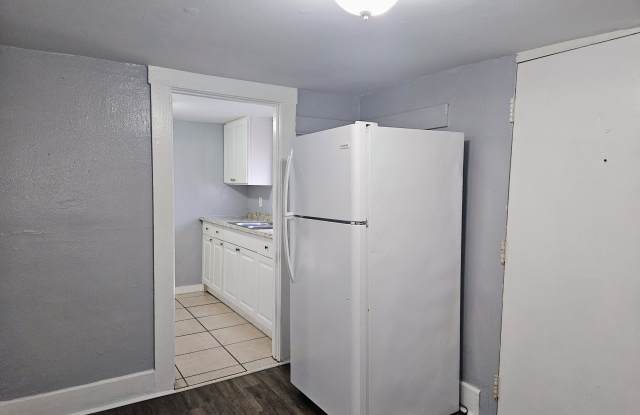 944 1/2 15th Avenue South - 2