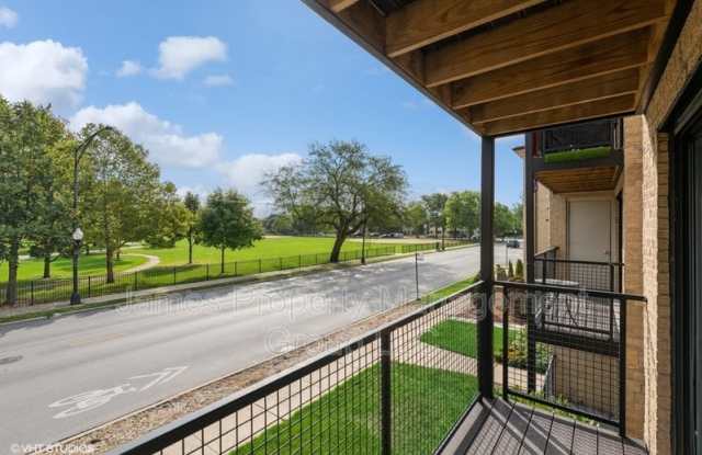 3940 N. Narragansett 3N