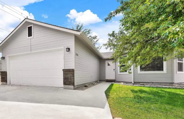 2041 East Oakridge Court - 2041 East Oakridge Court, Boise, ID 83716