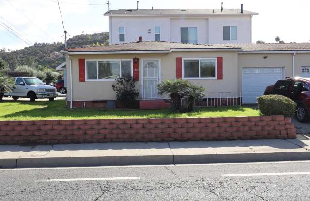 Photo of 2 bedrooms 2 full bathrooms duplex in El Cajon City.