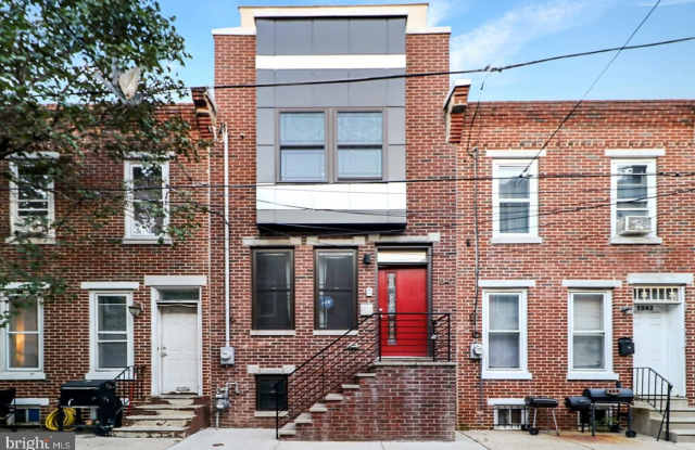 Photo of 1541 S WOODSTOCK Street