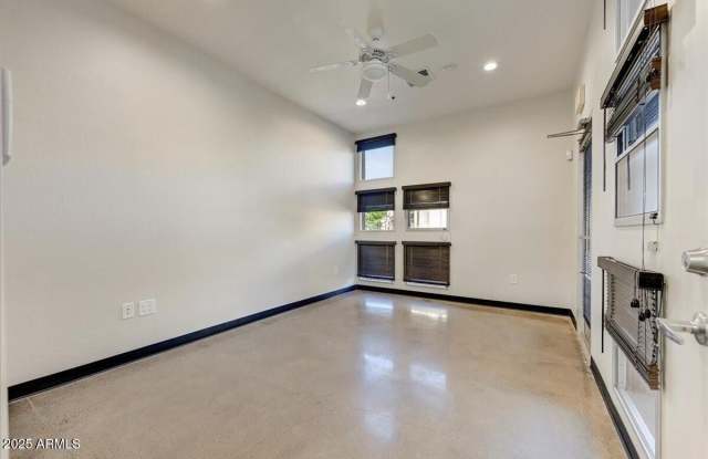 7202 E CAVE CREEK Road