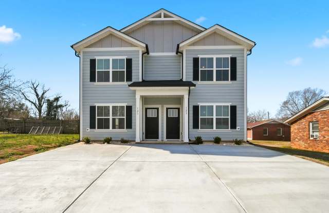 Brand-New 3BR/2.5BA Luxury Duplex in NW Hickory – Spacious, Modern & Move-In Ready!