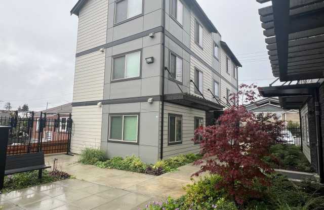 *** 2nd month FREE!!!  Rent Special***Newly Remodeled Tacoma Gem - Modern Comfort and Style in a Prime Location