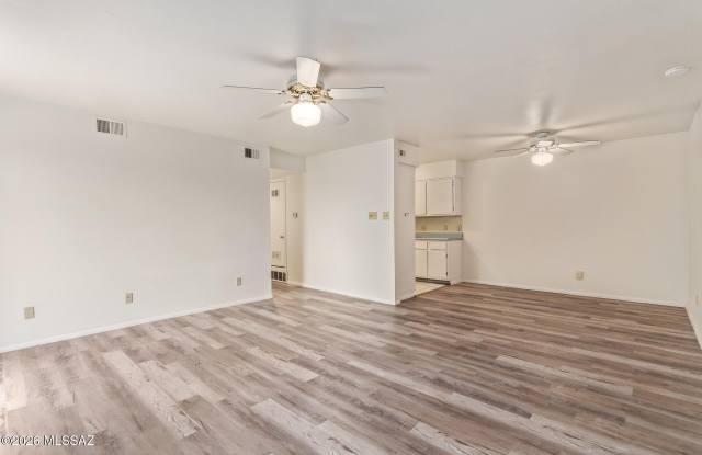 461 W Yucca Court unit: 312