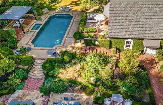 Photo of 4224 E Conway Drive NW