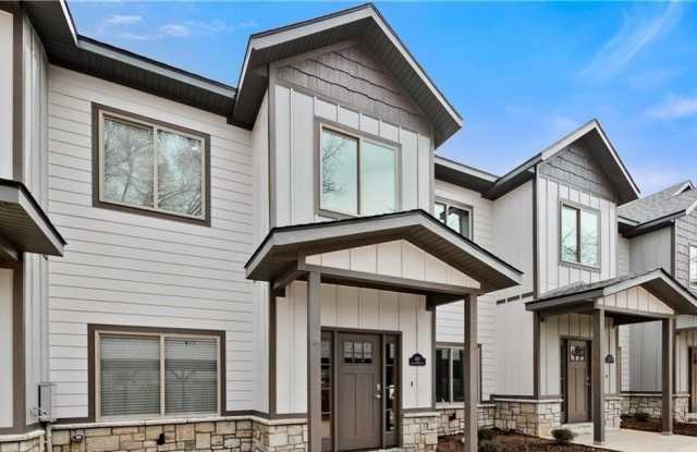 404 NW Retreat Lane