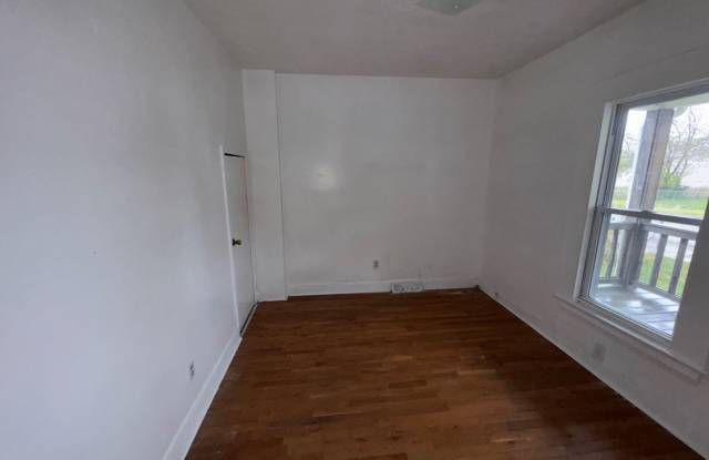 Charming 3-Bedroom Property in Prime Location ( SECTION 8 VOUCHERS ACCEPTED)