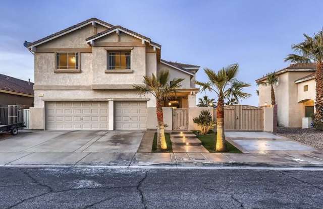 Beautiful pool home w/ RV Parking