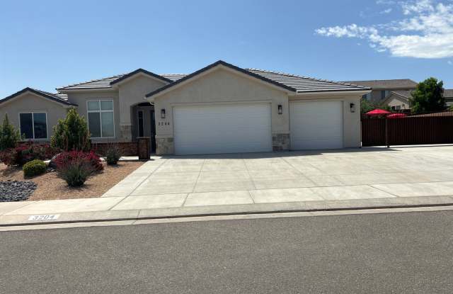 2019 built Custom 3 bed plus Office Single Story in Washington Fields - 3204 East 2840 South, St. George, UT 84790