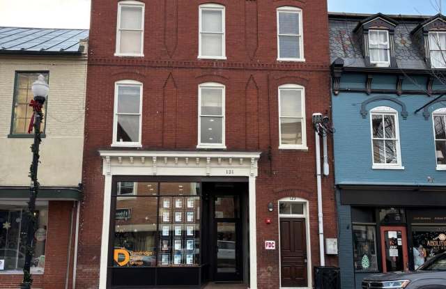 121 W WASHINGTON Street unit: Suite 2C