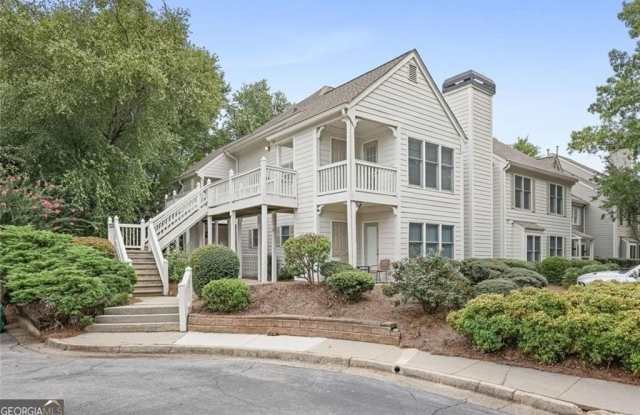 911 Hollyfax Circle NE