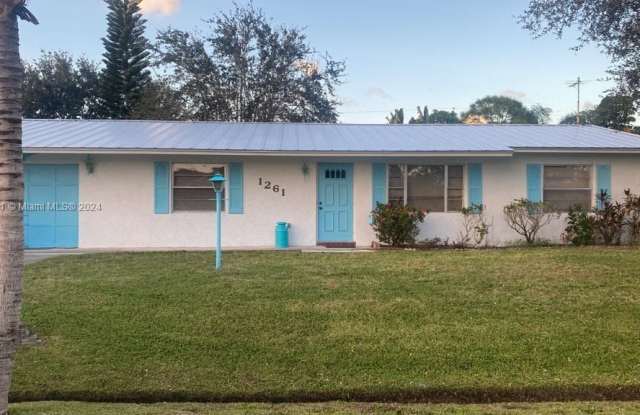 1261 SE Mendavia Ave - 1261 Southeast Mendavia Avenue, Port St. Lucie, FL 34952