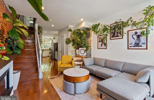 431 ROBINSON Street S