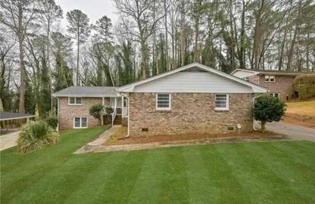 2889 White Oak Drive - 2889 White Oak Drive, Belvedere Park, GA 30032