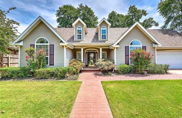 903 Quail Terrace