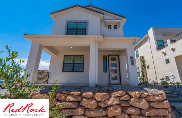 Pet Friendly - Beautiful 4 bedrooms  2.5 bathrooms Townhome Available in Desert Color!