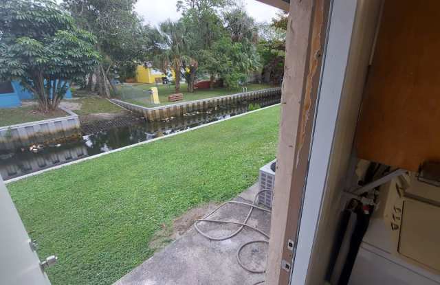 2 BEDROOMS 1 BATHROOM IN AREA OF RIVERLAND